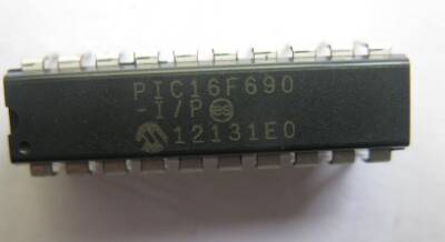 PIC16F690 I/P PDIP-20 8-Bit 20 MHz Mikroişlemci - 1