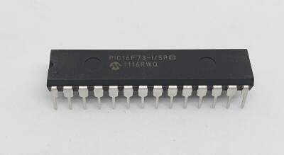 PIC16F73 I/SP DIP28 8-Bit 20 MHz Mikroişlemci - 1
